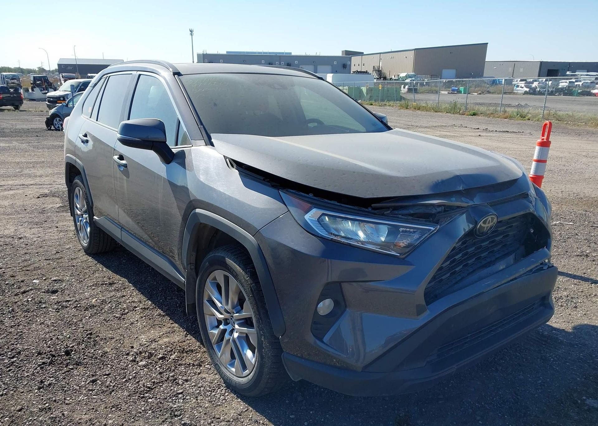 2020 TOYOTA RAV4 XLE