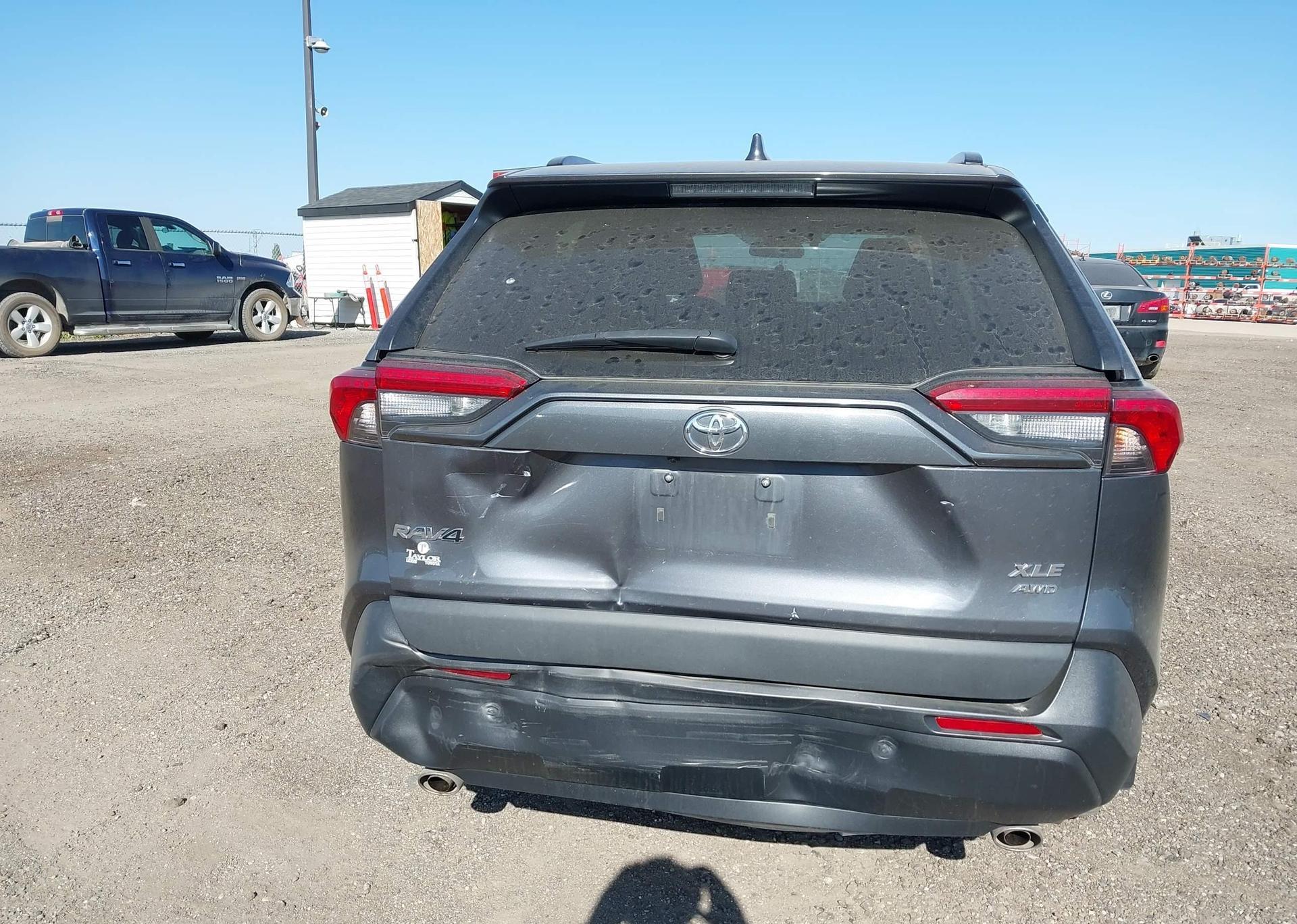 2020 TOYOTA RAV4 XLE