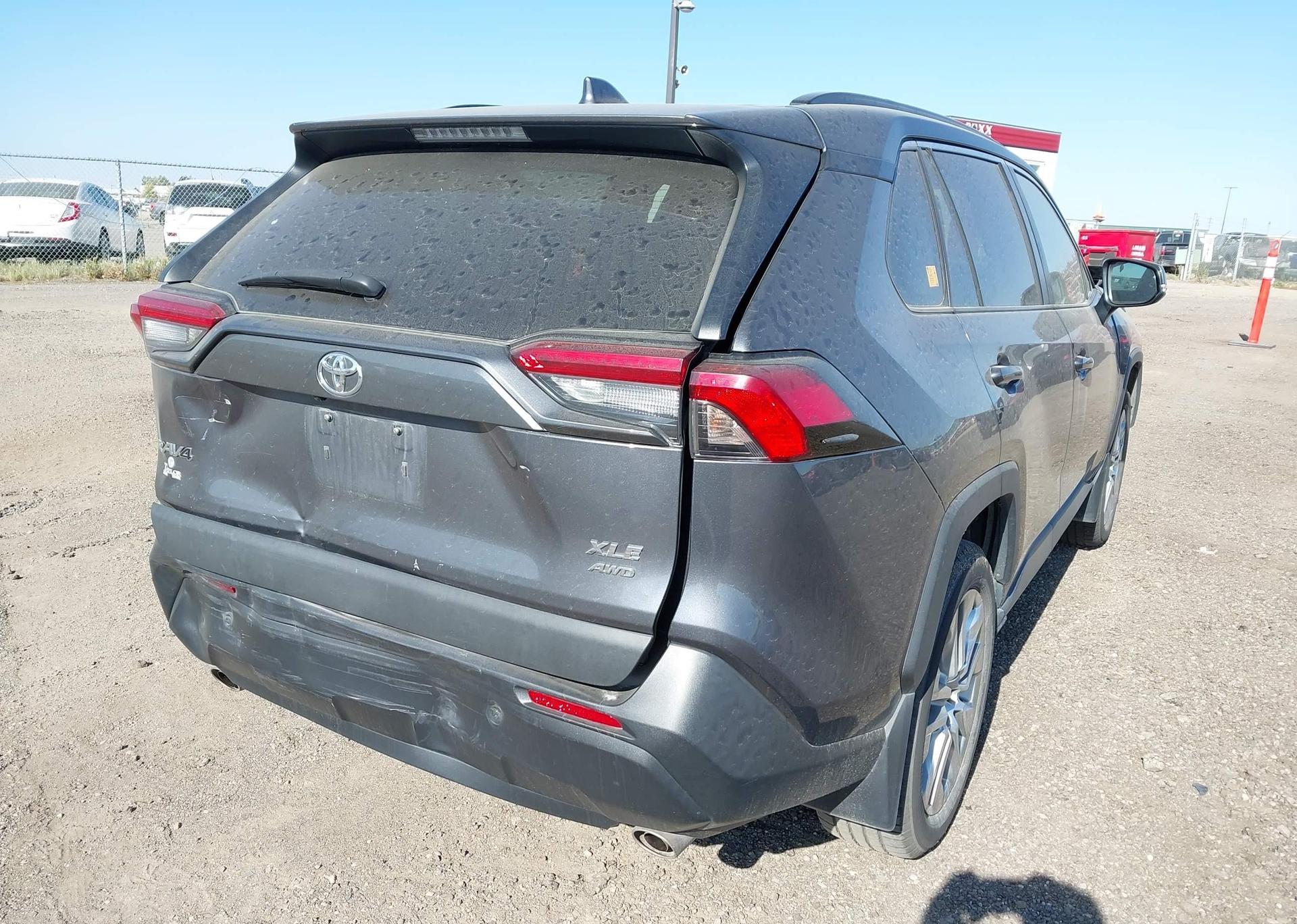 2020 TOYOTA RAV4 XLE