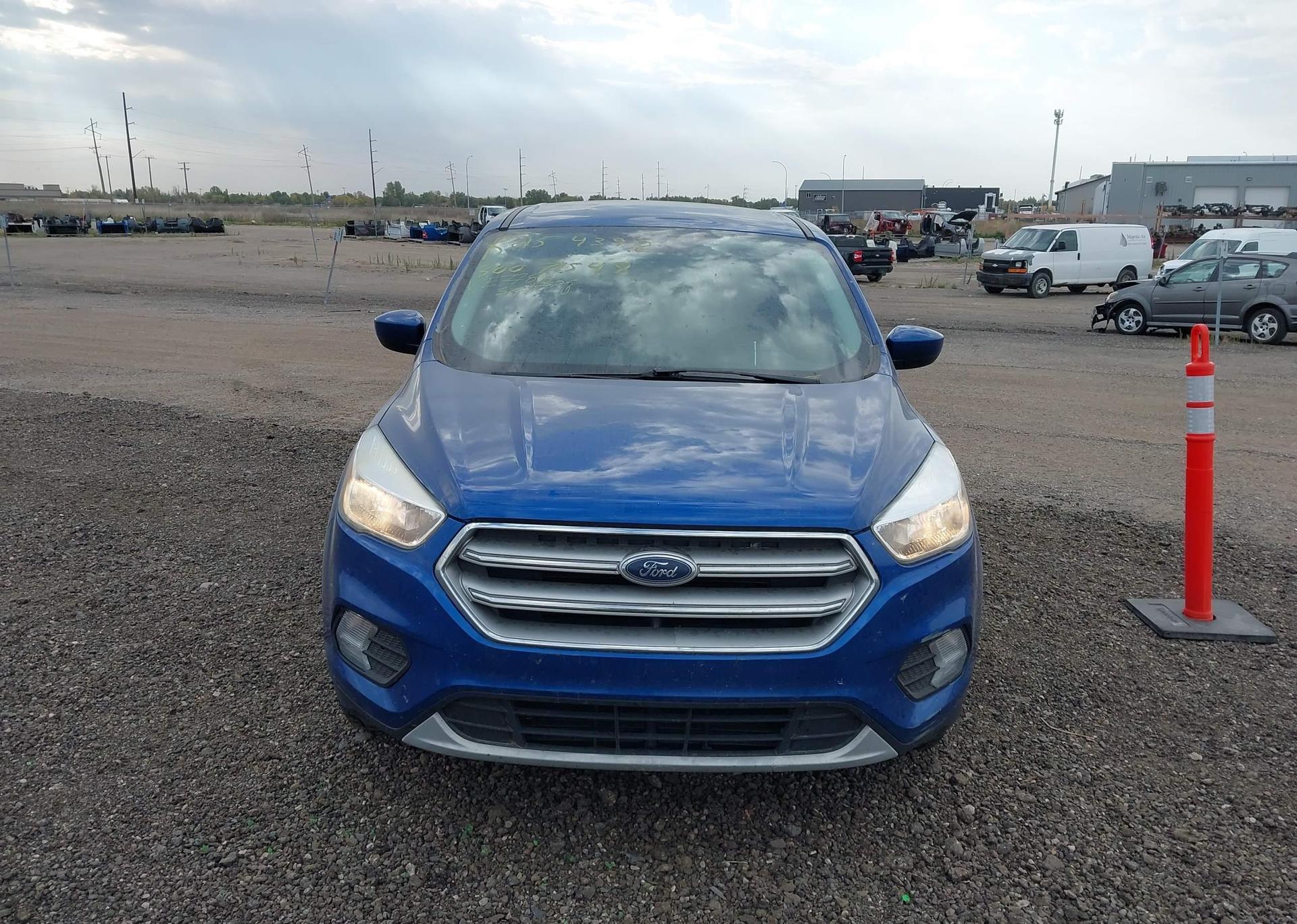 2017 FORD ESCAPE SE