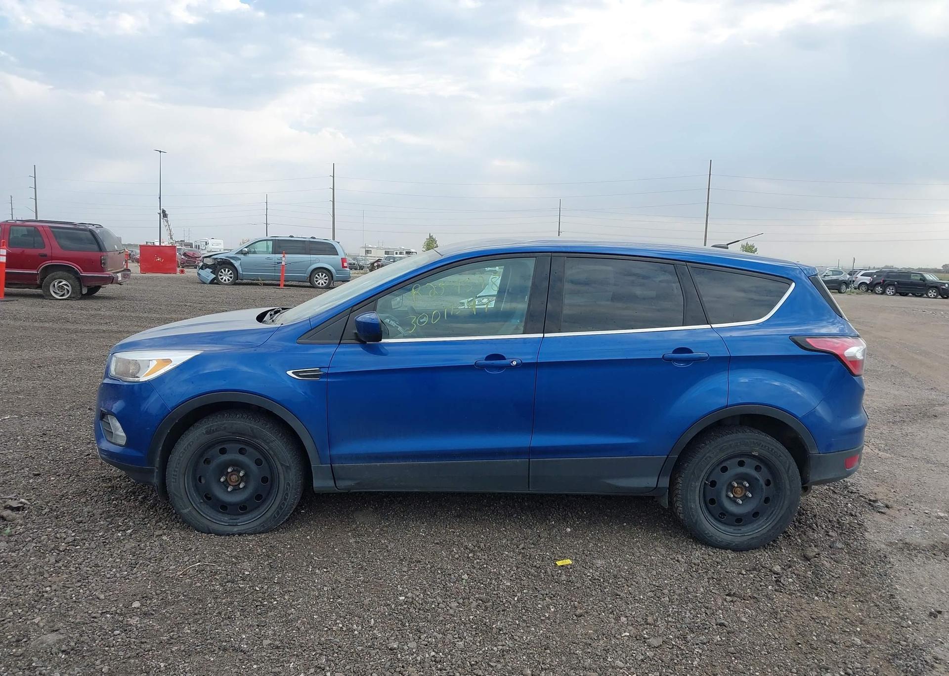 2017 FORD ESCAPE SE
