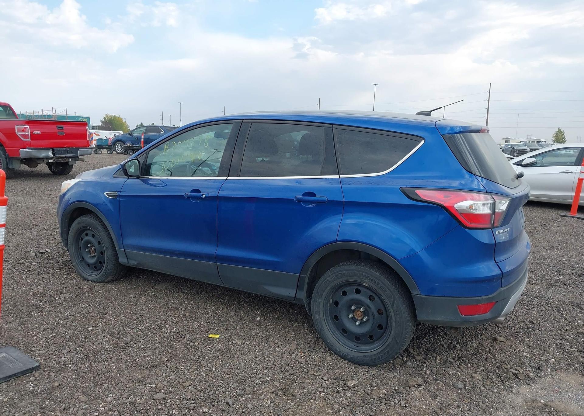 2017 FORD ESCAPE SE