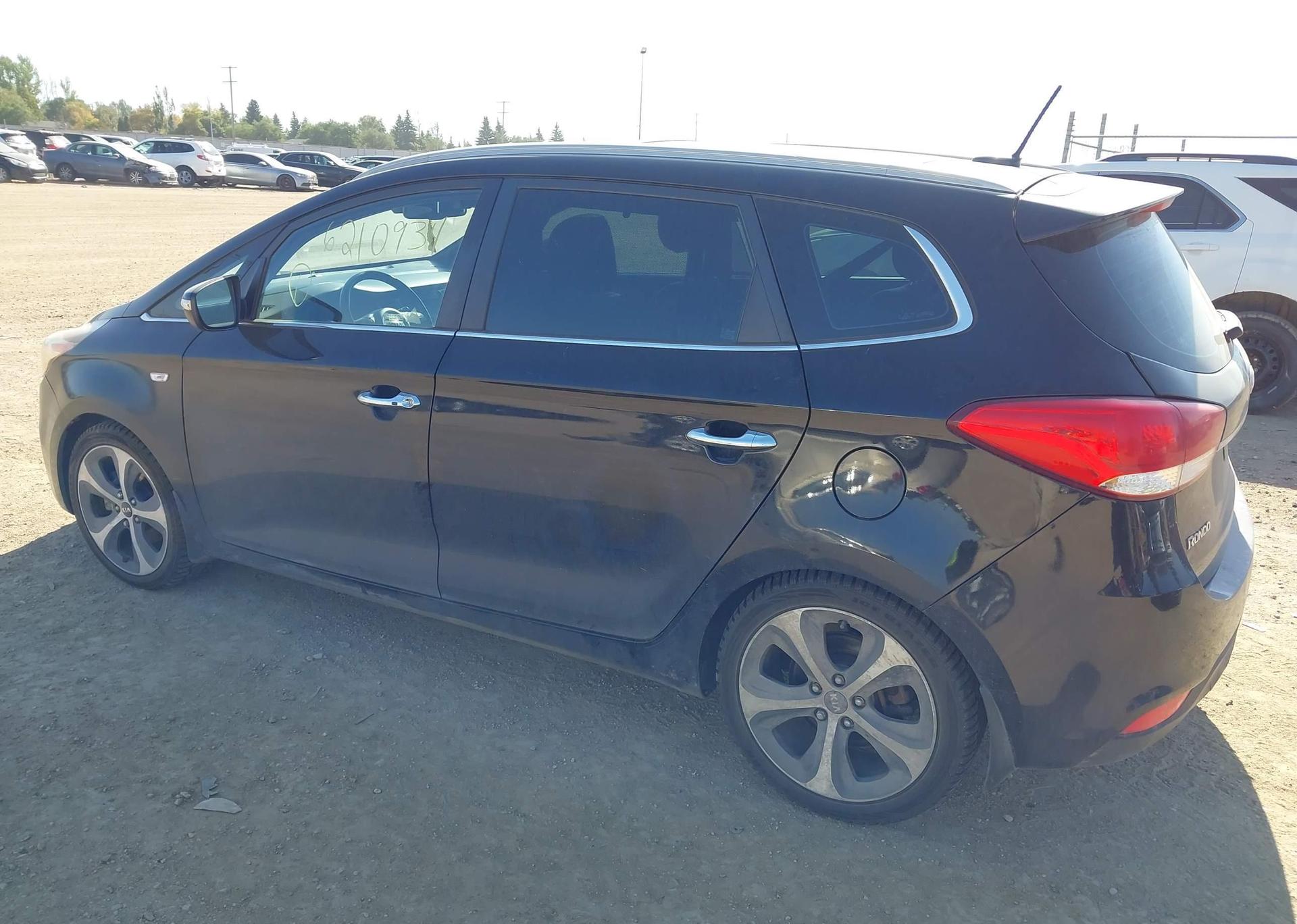 2015 KIA RONDO