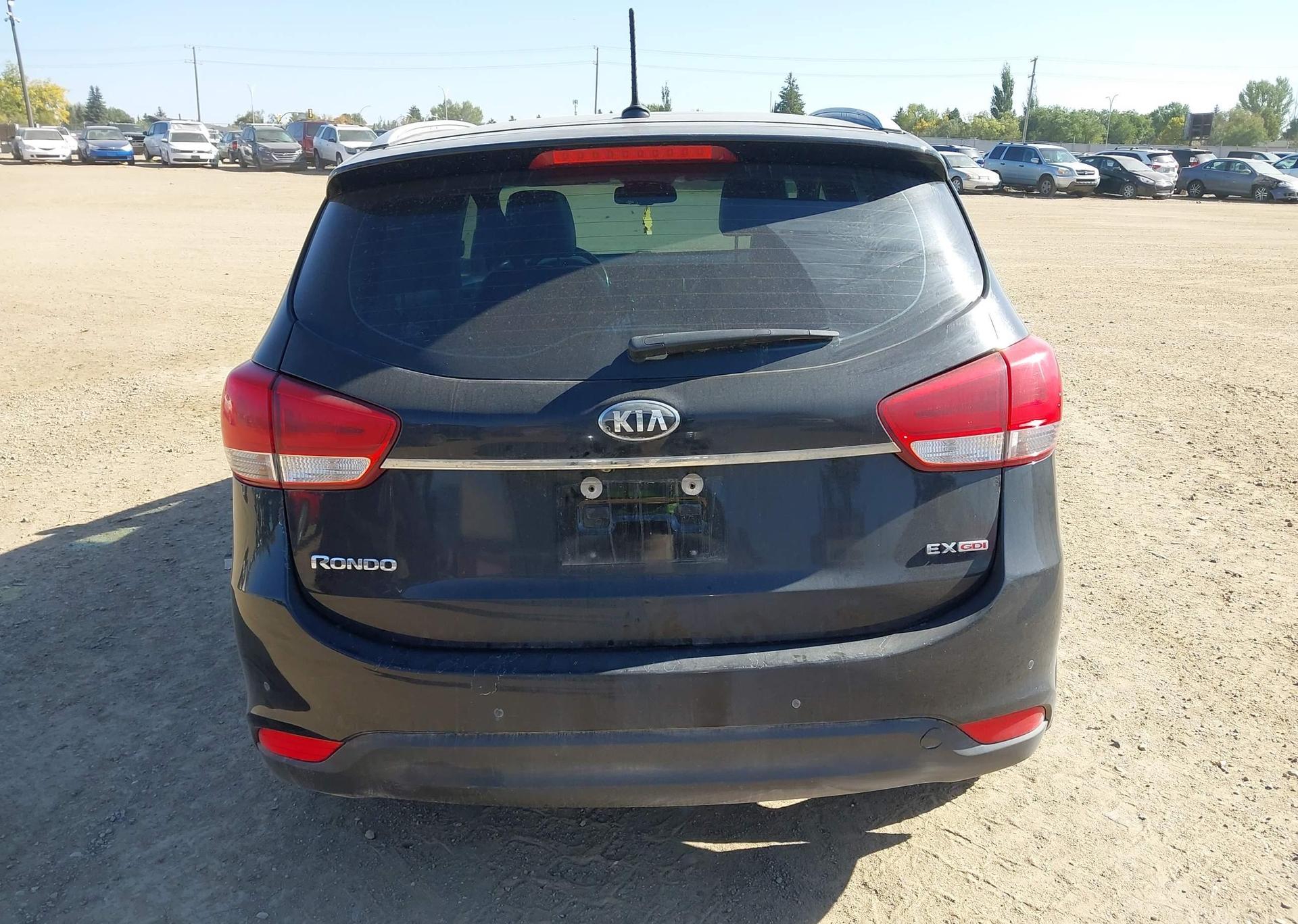 2015 KIA RONDO