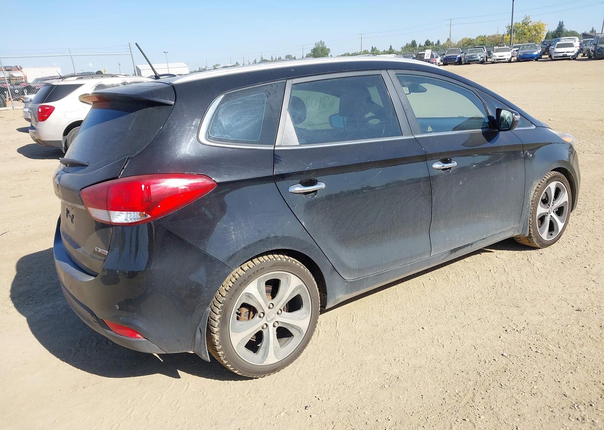 2015 KIA RONDO