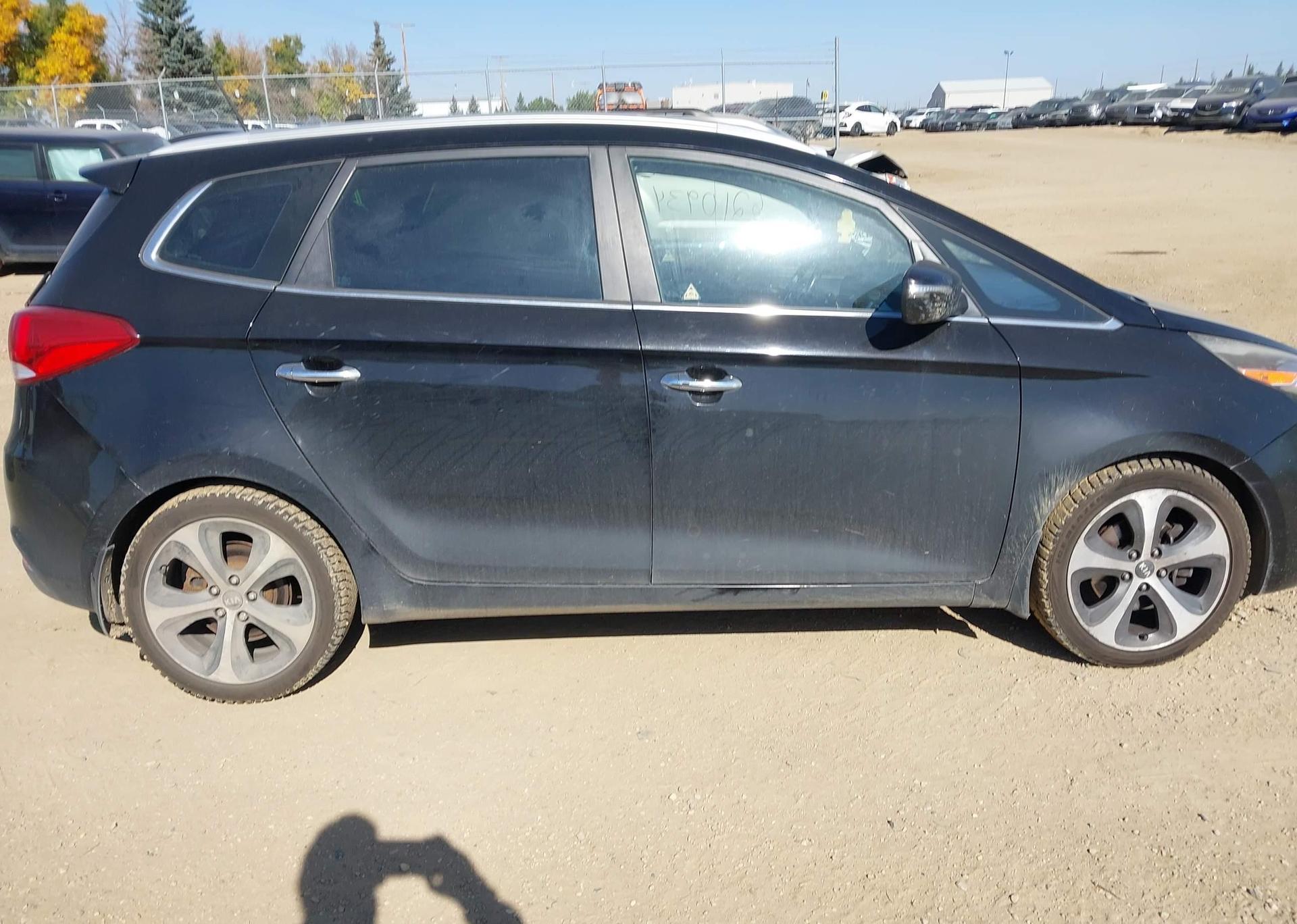 2015 KIA RONDO