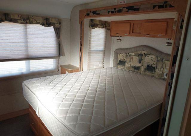 2008 FOREST RIVER INC. ROCKWOOD M-2701SS