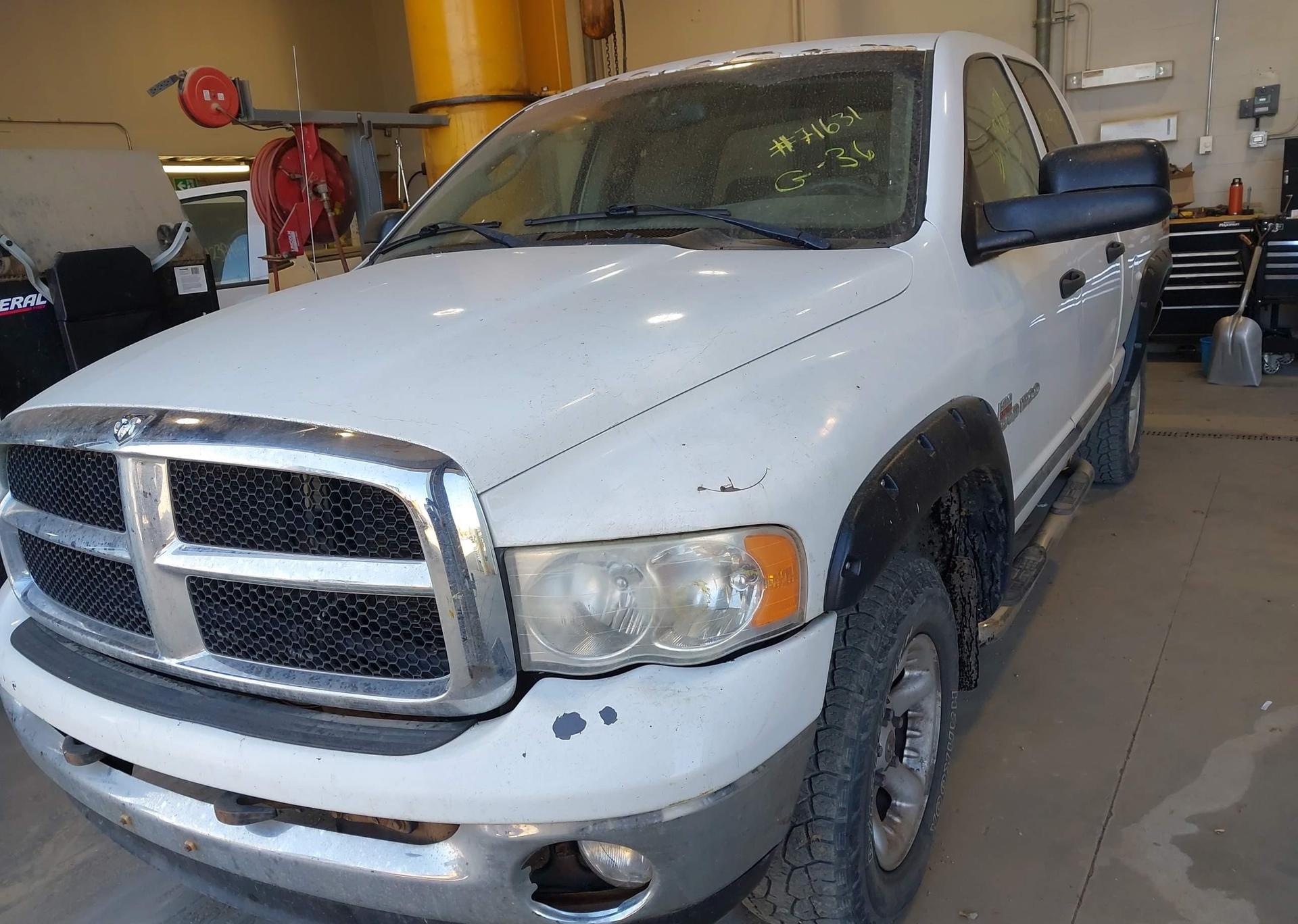 2005 DODGE RAM 1500 ST