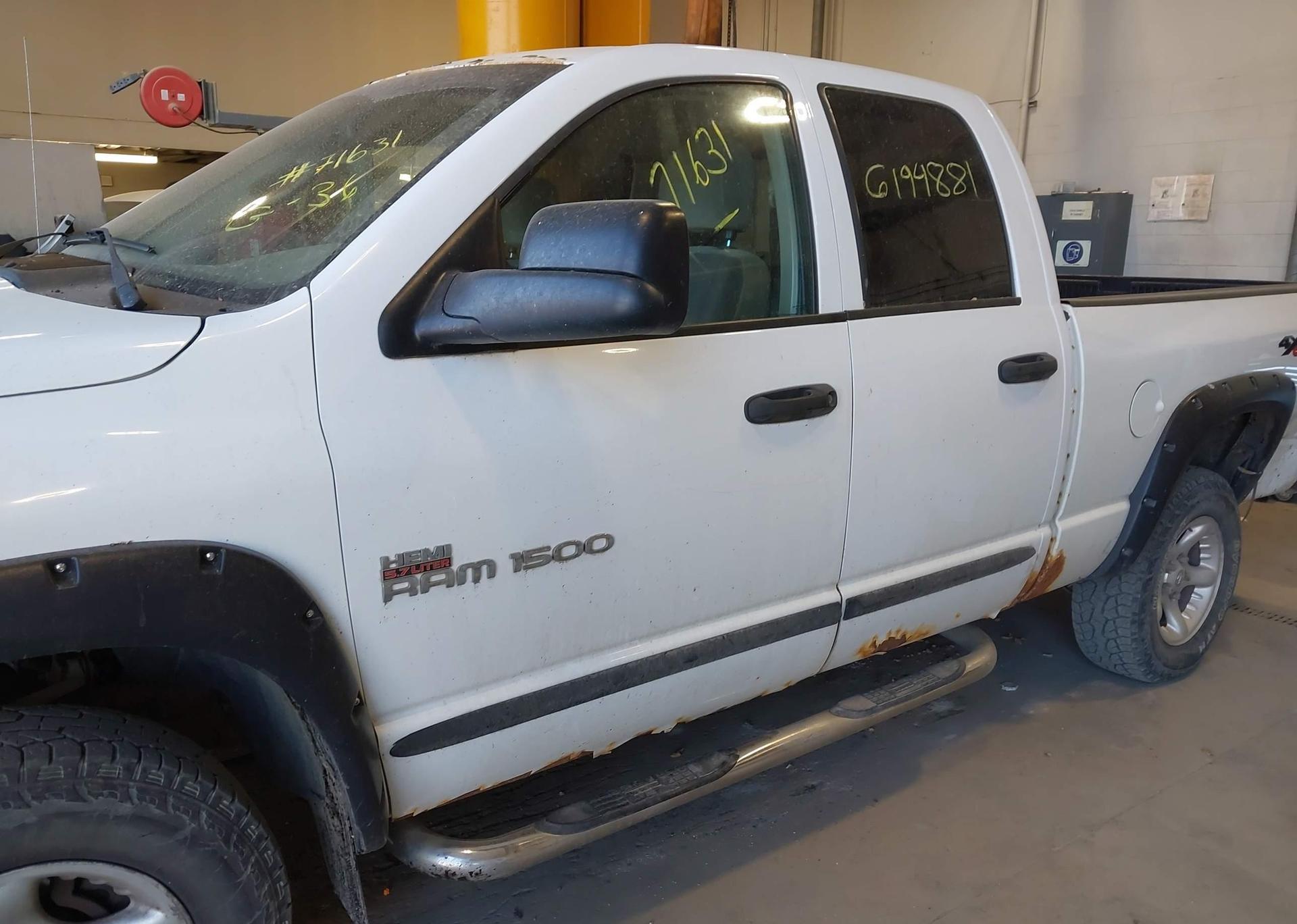 2005 DODGE RAM 1500 ST