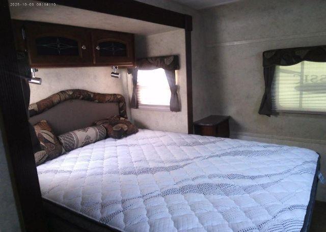 2011 FOREST RIVER INC. 34FT