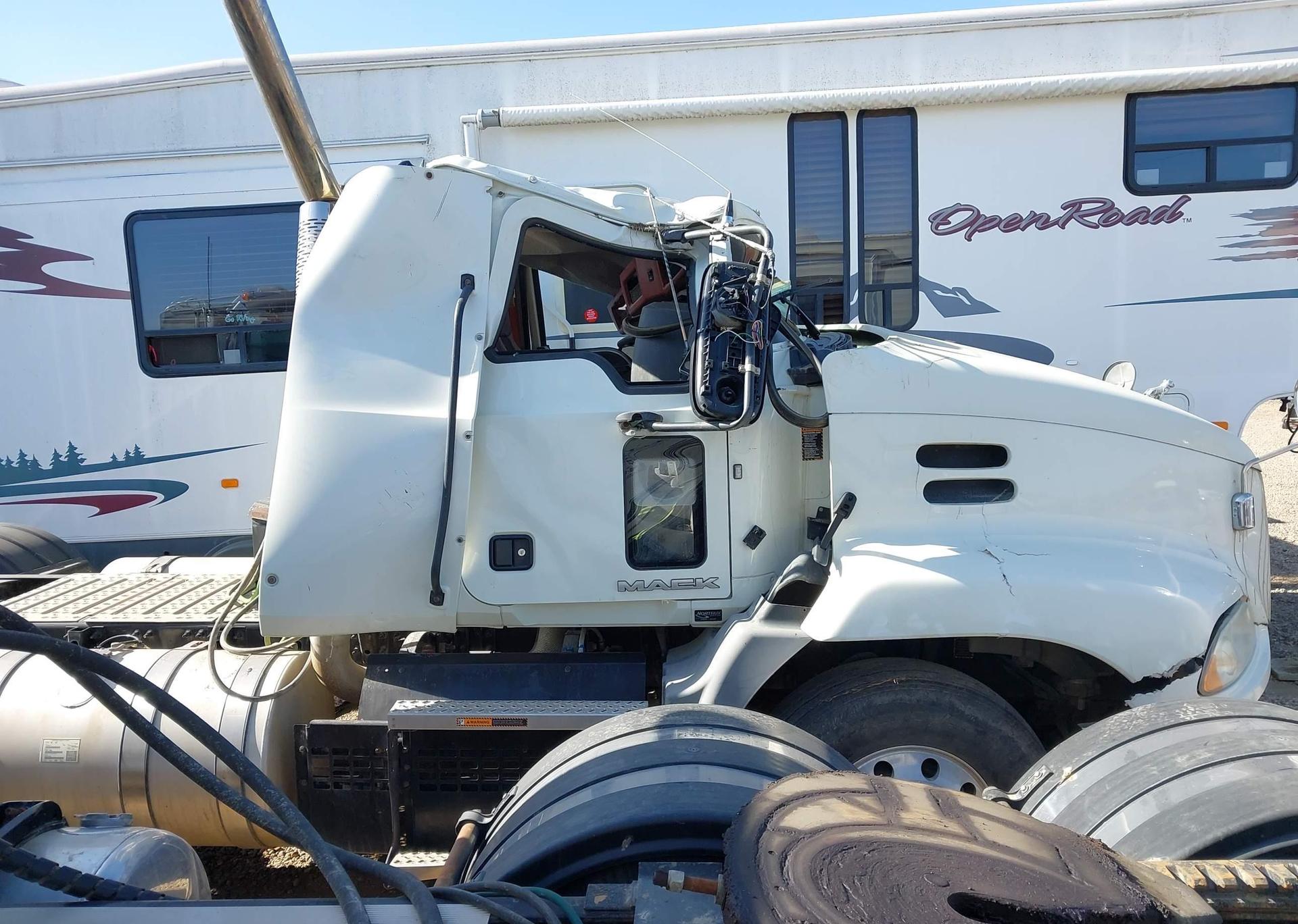 2018 MACK 600 CXU600