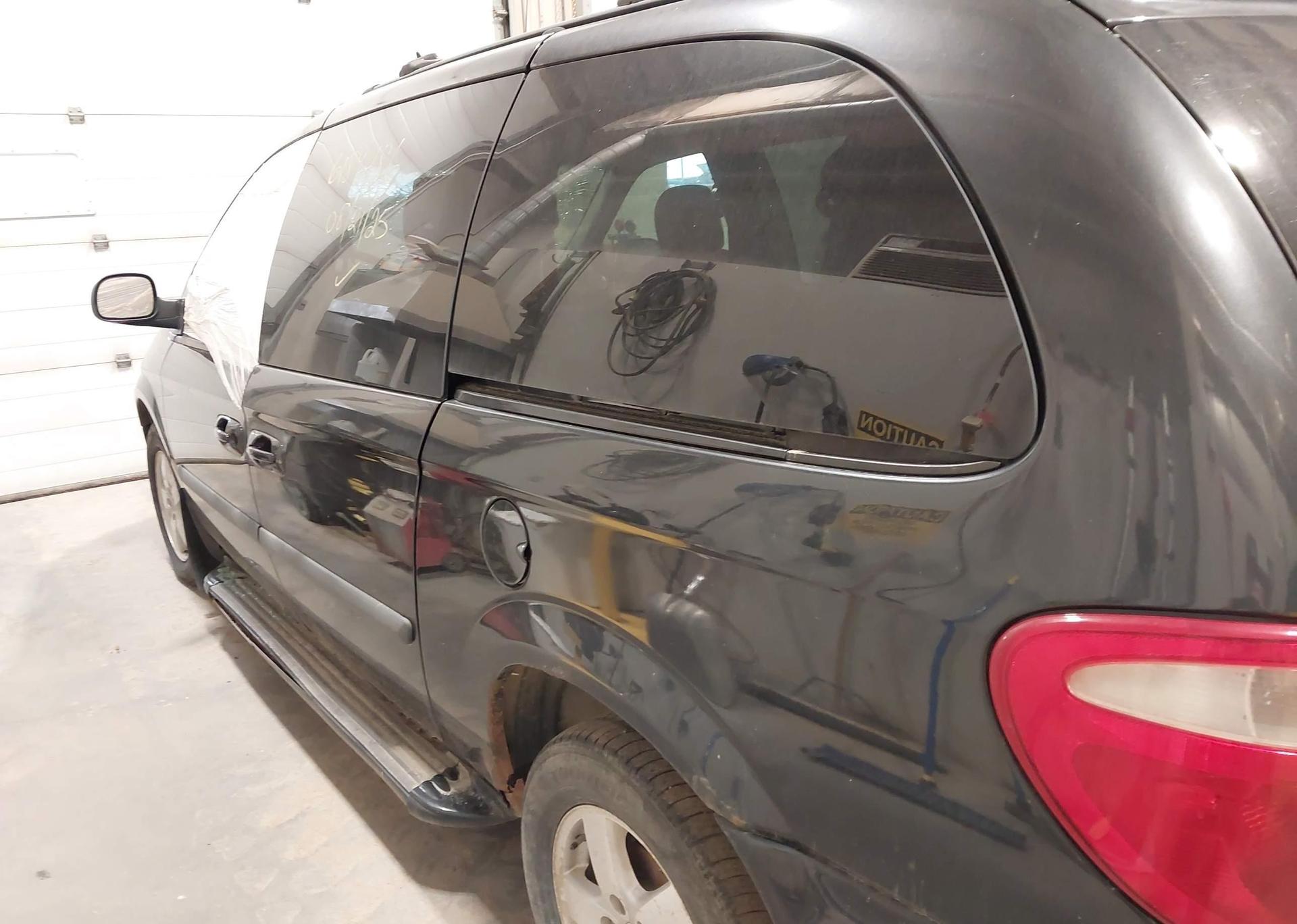 2005 DODGE GRAND CARAVAN SE