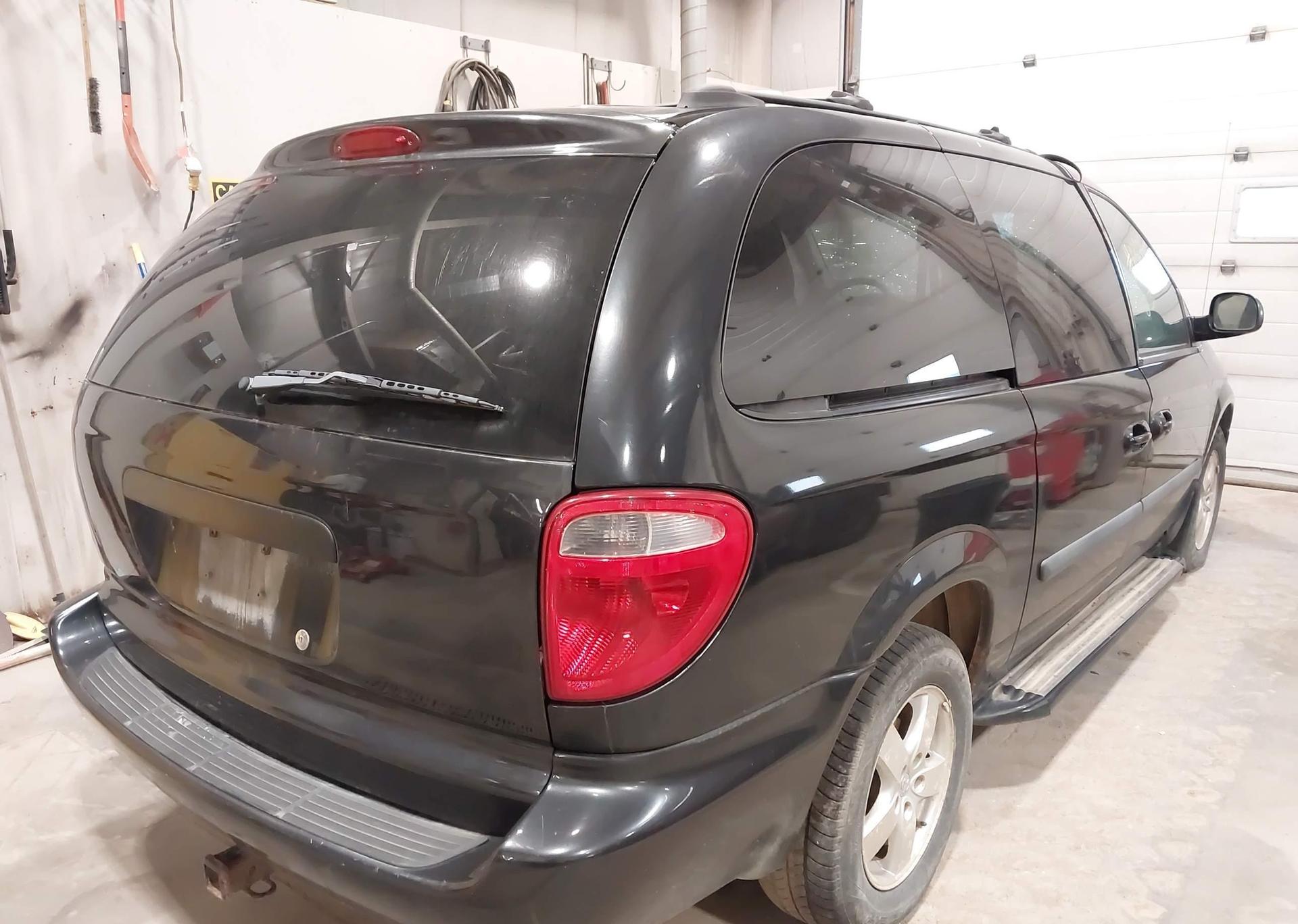 2005 DODGE GRAND CARAVAN SE