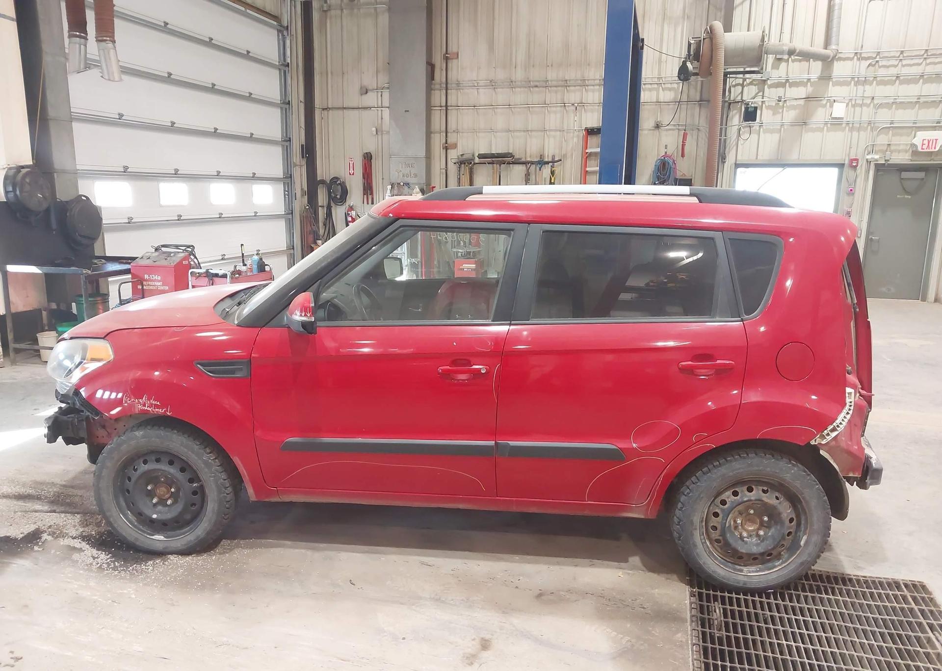 2013 KIA SOUL +