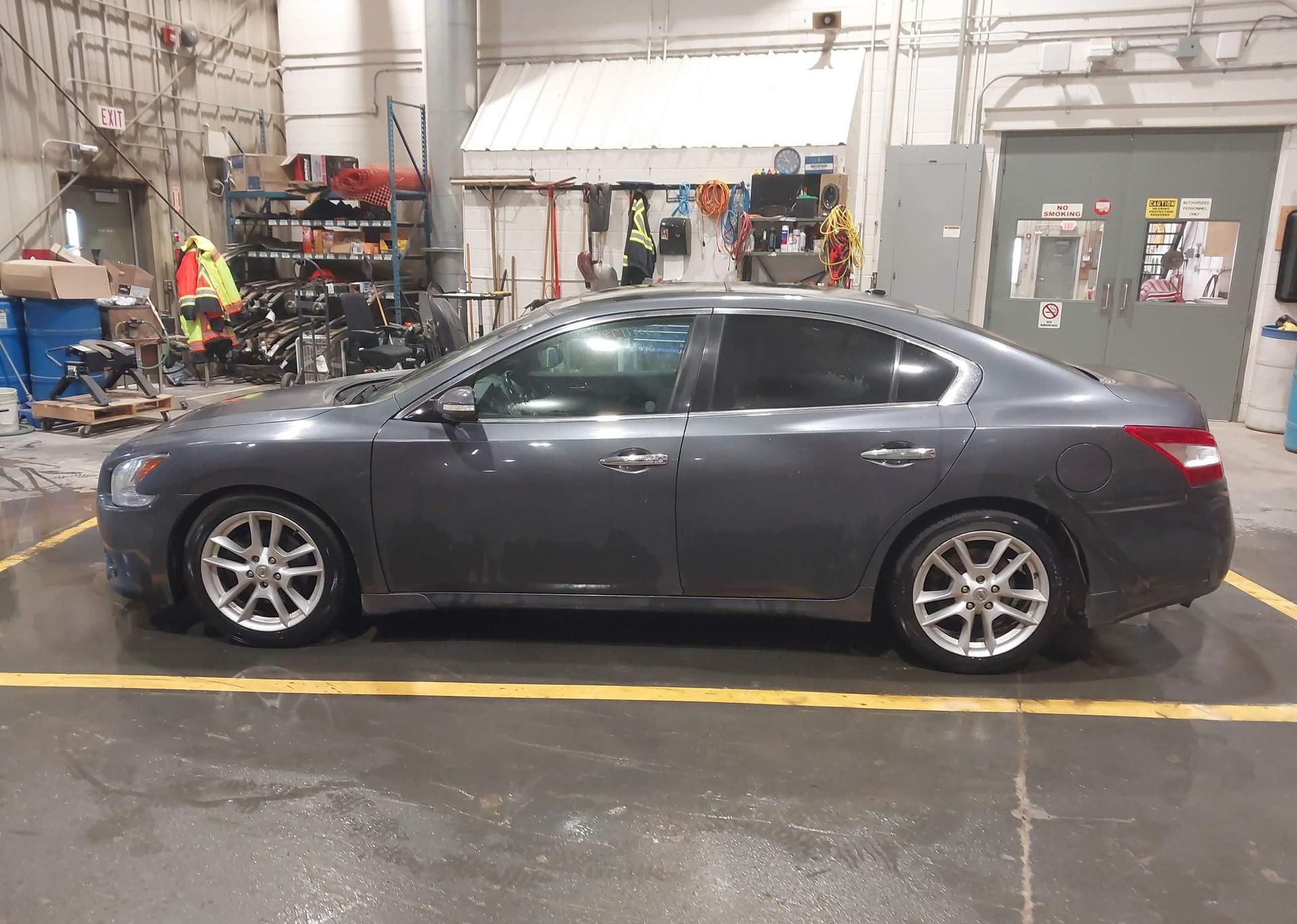 2009 NISSAN MAXIMA S