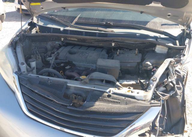 2012 TOYOTA SIENNA