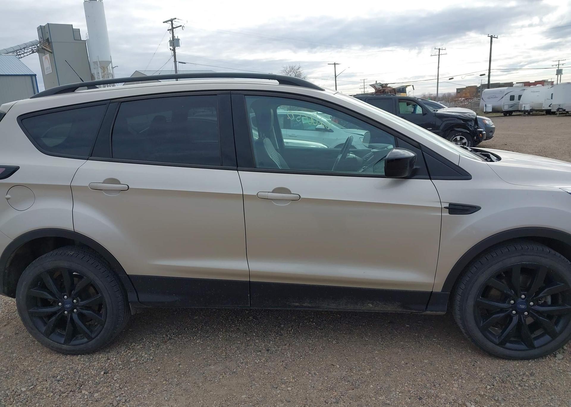 2018 FORD ESCAPE SE