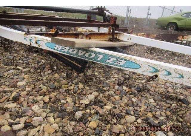 1999 EZ LOADER STD BOAT