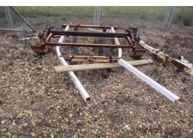 1999 EZ LOADER STD BOAT