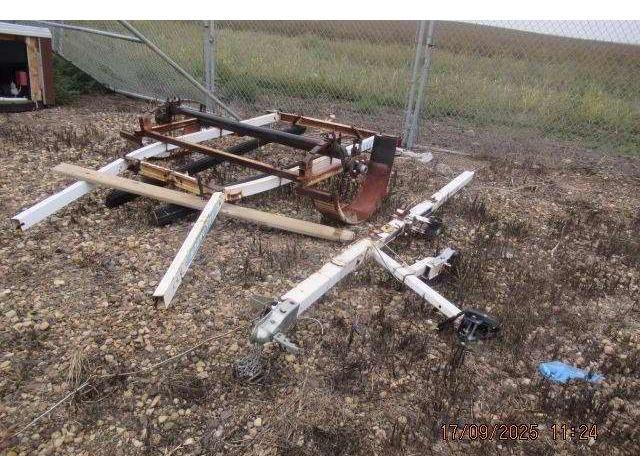 1999 EZ LOADER STD BOAT