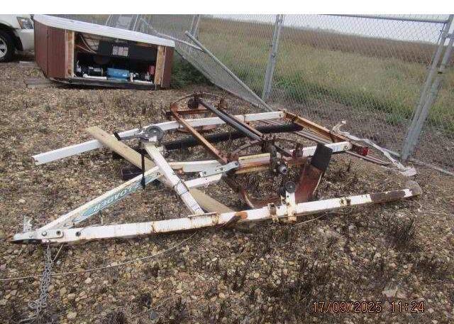 1999 EZ LOADER STD BOAT