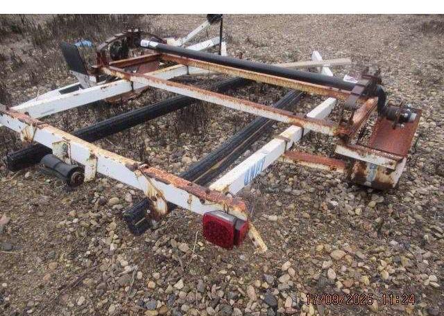 1999 EZ LOADER STD BOAT
