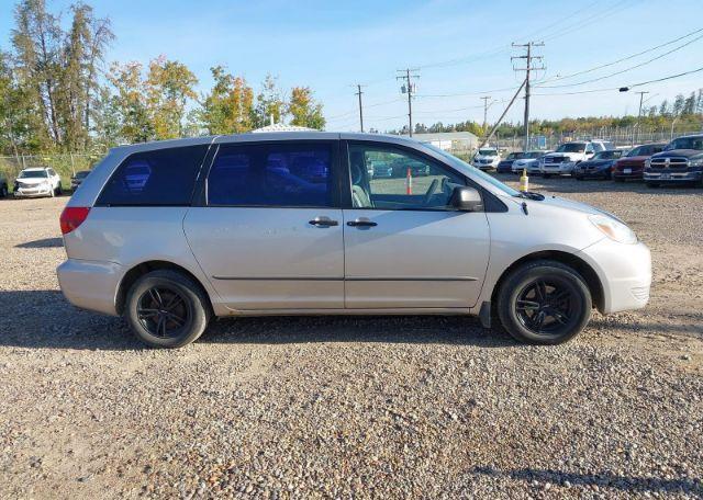 2004 TOYOTA SIENNA CE