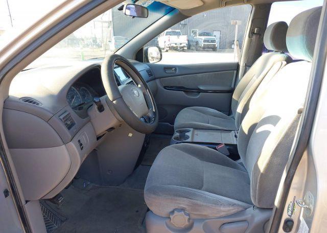 2004 TOYOTA SIENNA CE
