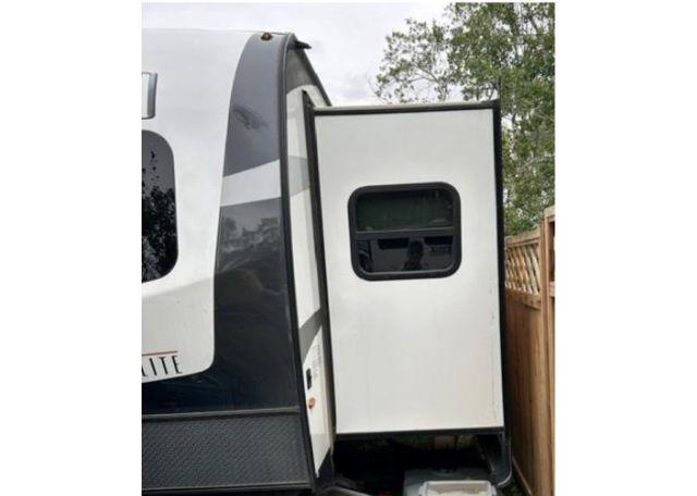 2021 FOREST RIVER INC. ROCKWOOD ULTRA LITE 2614BS