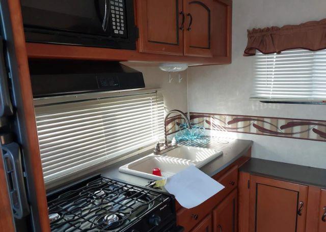 2011 FOREST RIVER INC. COACHMEN FREEDOM EXPRESS
