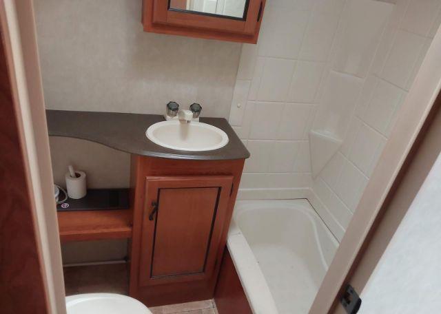 2011 FOREST RIVER INC. COACHMEN FREEDOM EXPRESS