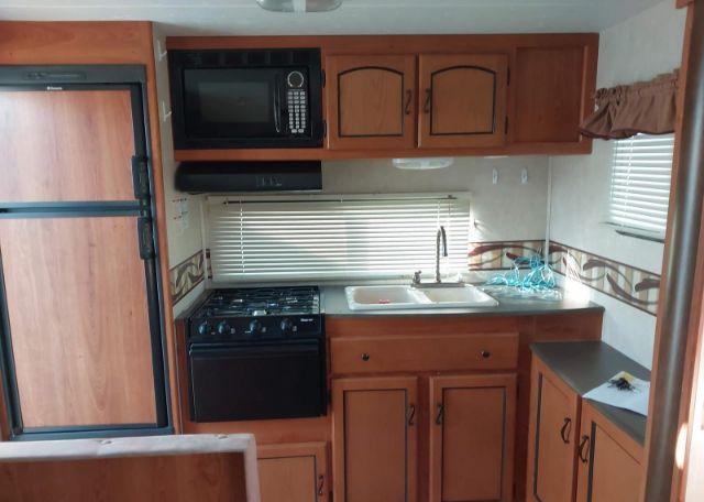 2011 FOREST RIVER INC. COACHMEN FREEDOM EXPRESS