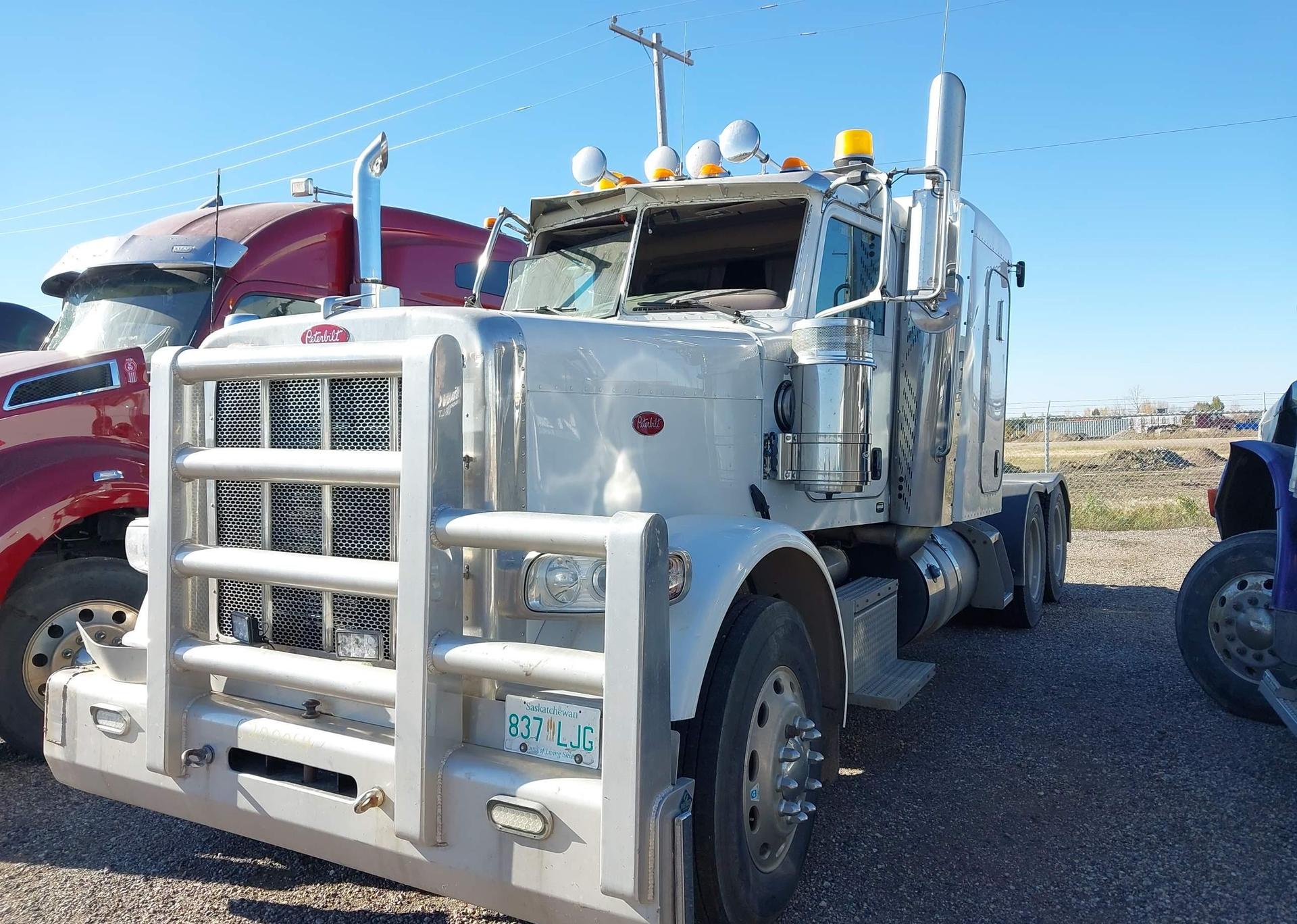 2014 PETERBILT 388