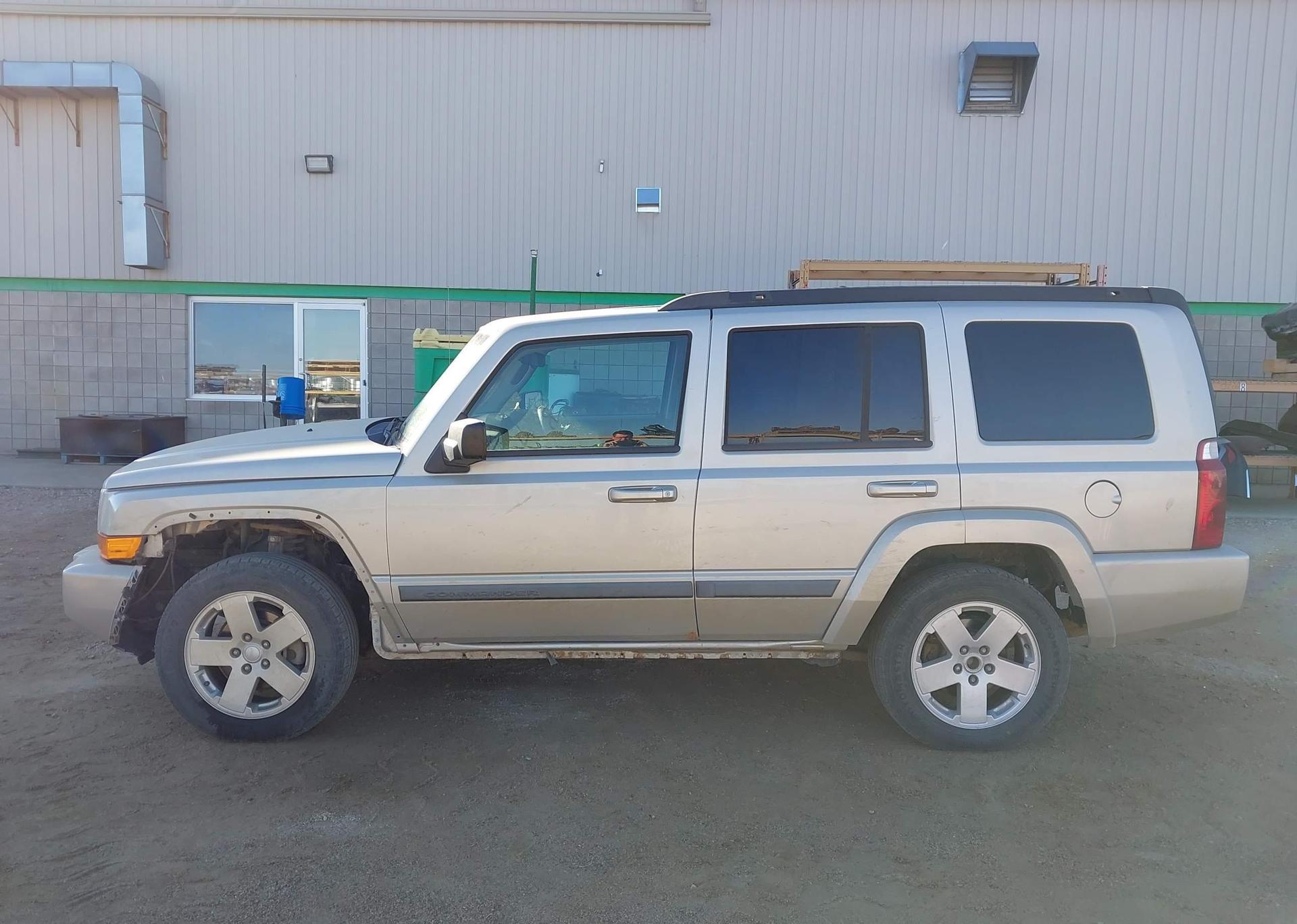 2008 JEEP COMMANDER SPORT