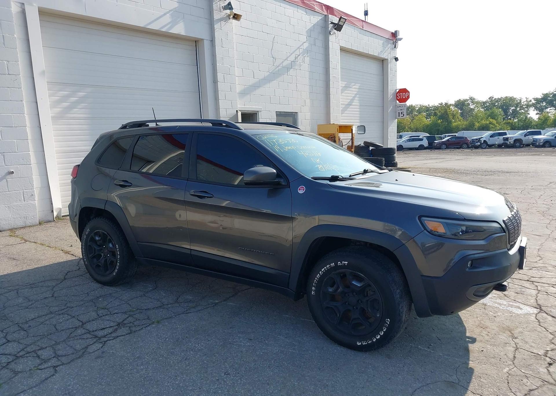 2019 JEEP CHEROKEE TRAILHAWK