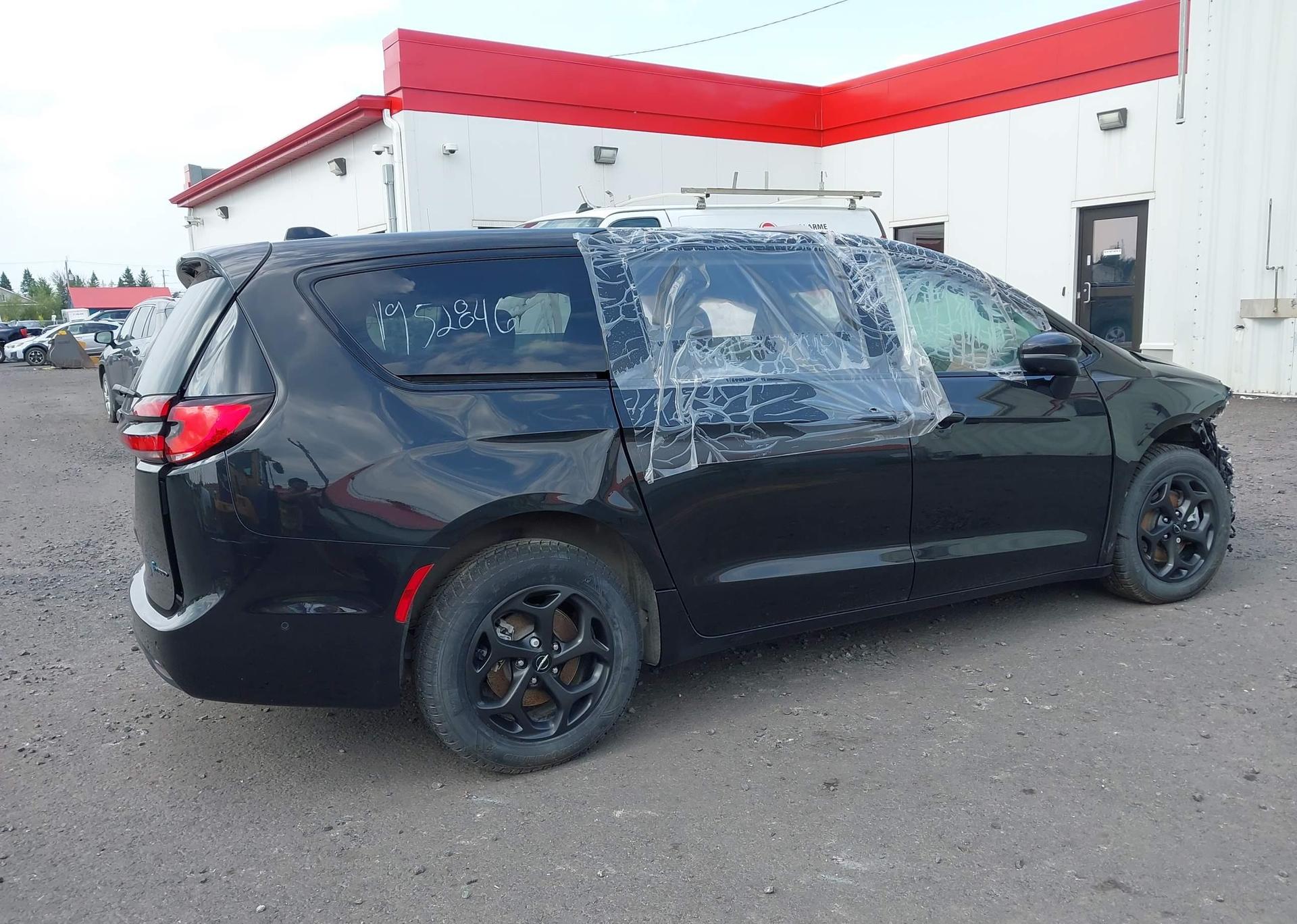 2023 CHRYSLER PACIFICA HYBRID TOURING L