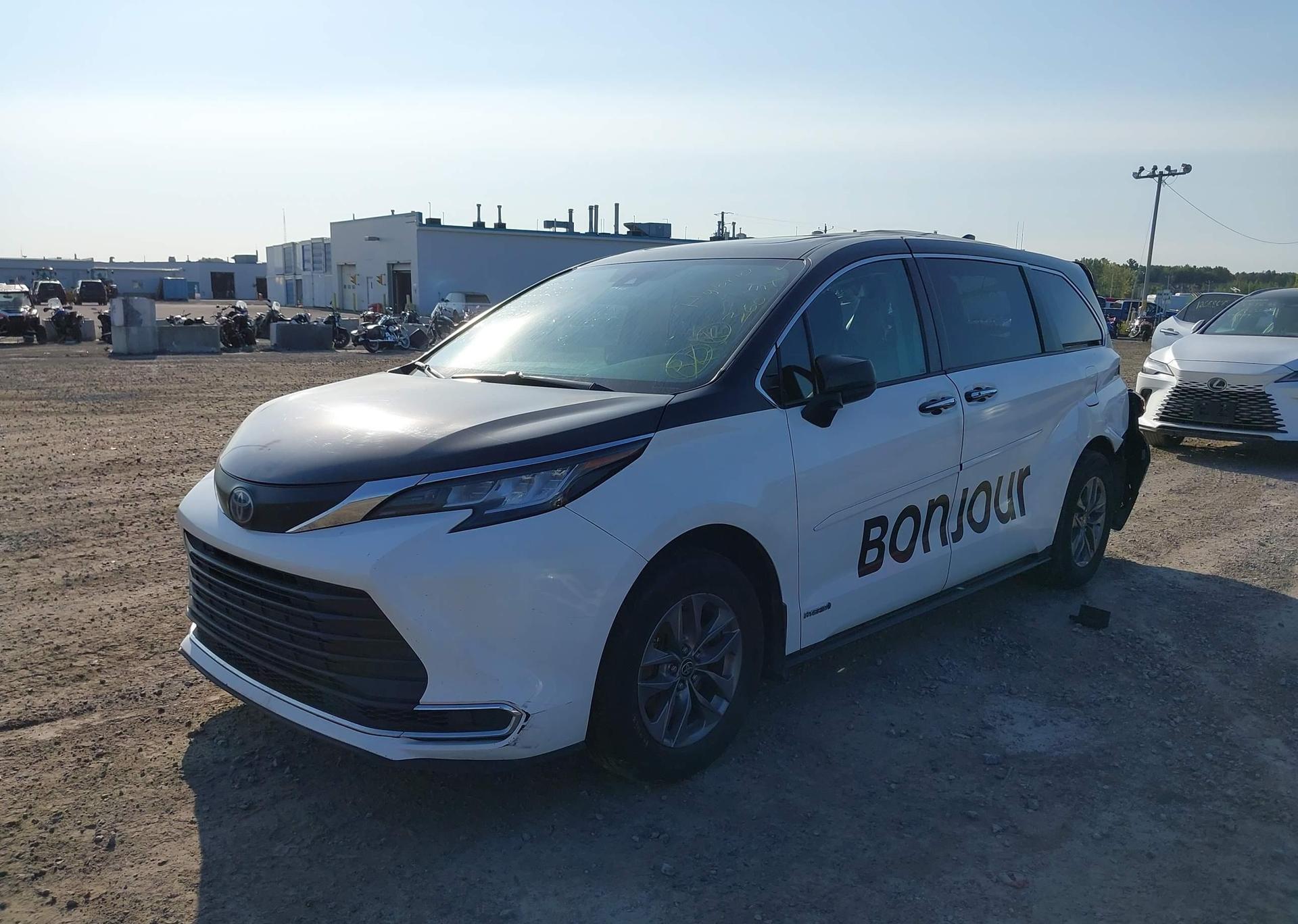 2021 TOYOTA SIENNA XLE 8-PASSENGER