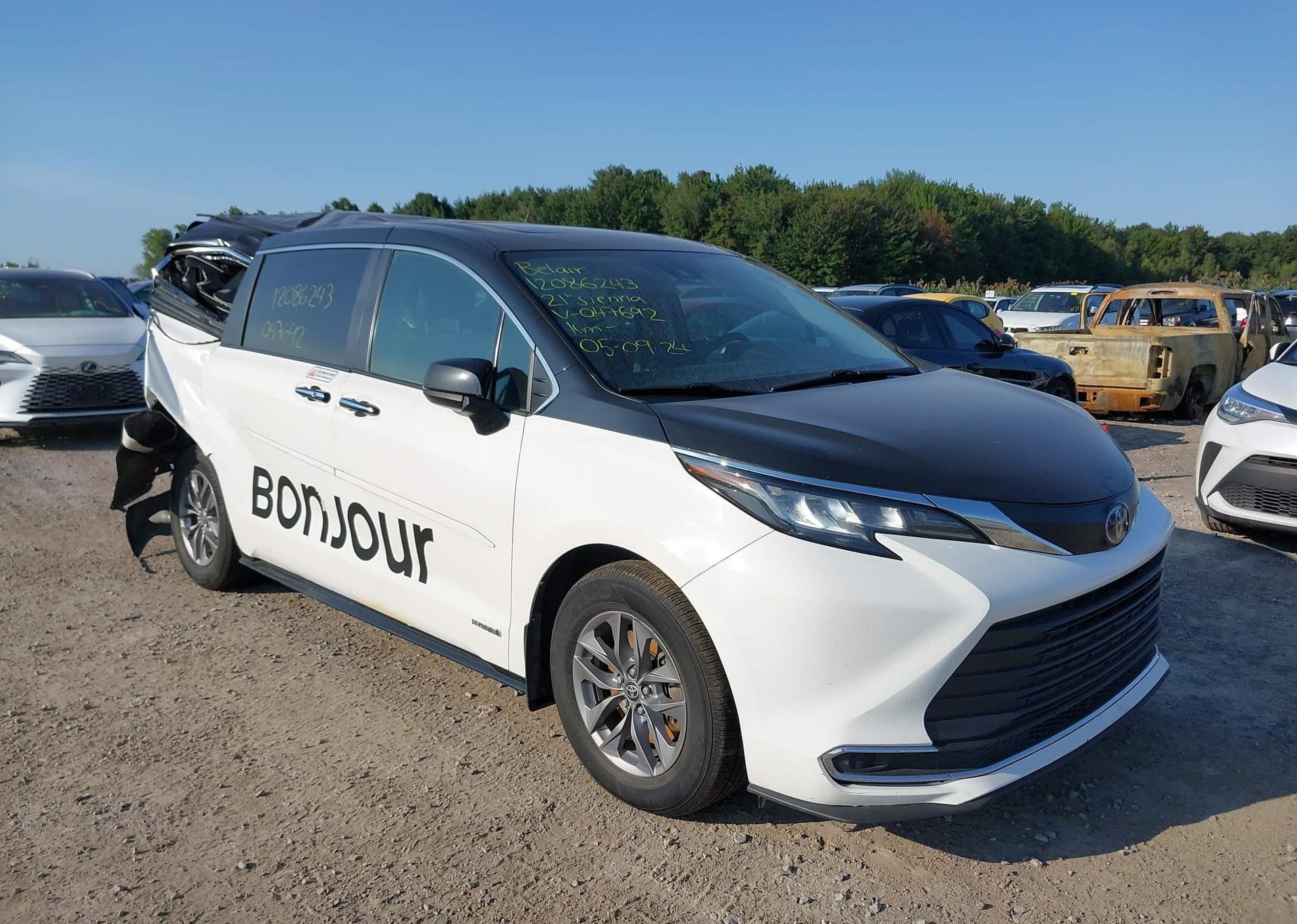 2021 TOYOTA SIENNA XLE 8-PASSENGER