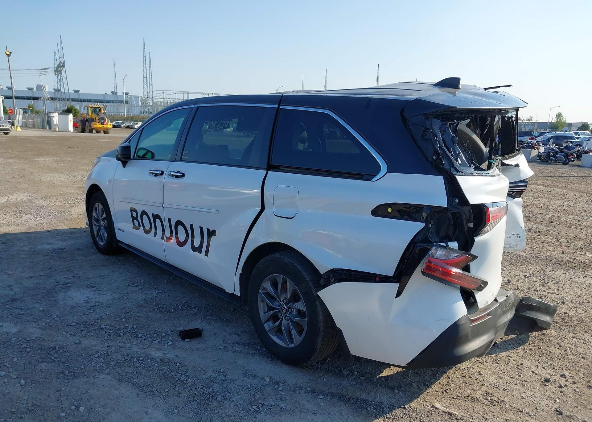 2021 TOYOTA SIENNA XLE 8-PASSENGER