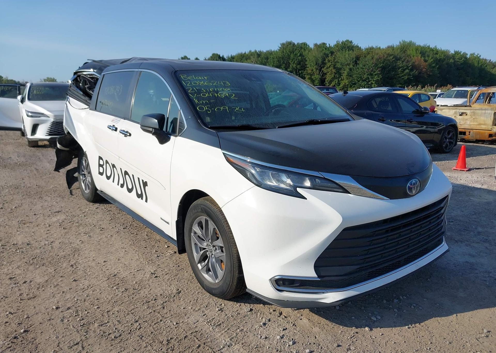 2021 TOYOTA SIENNA XLE 8-PASSENGER