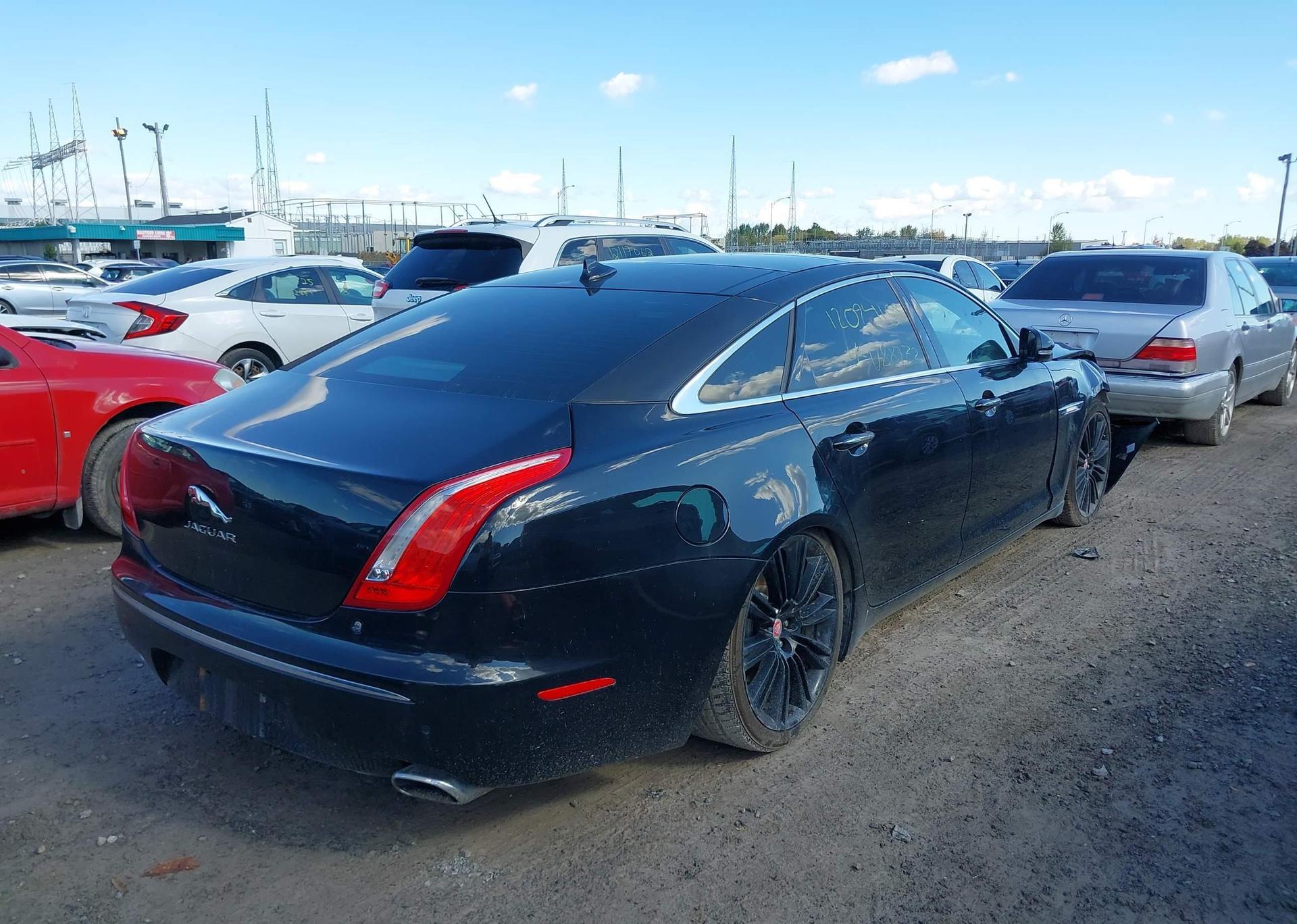 2015 JAGUAR XJ