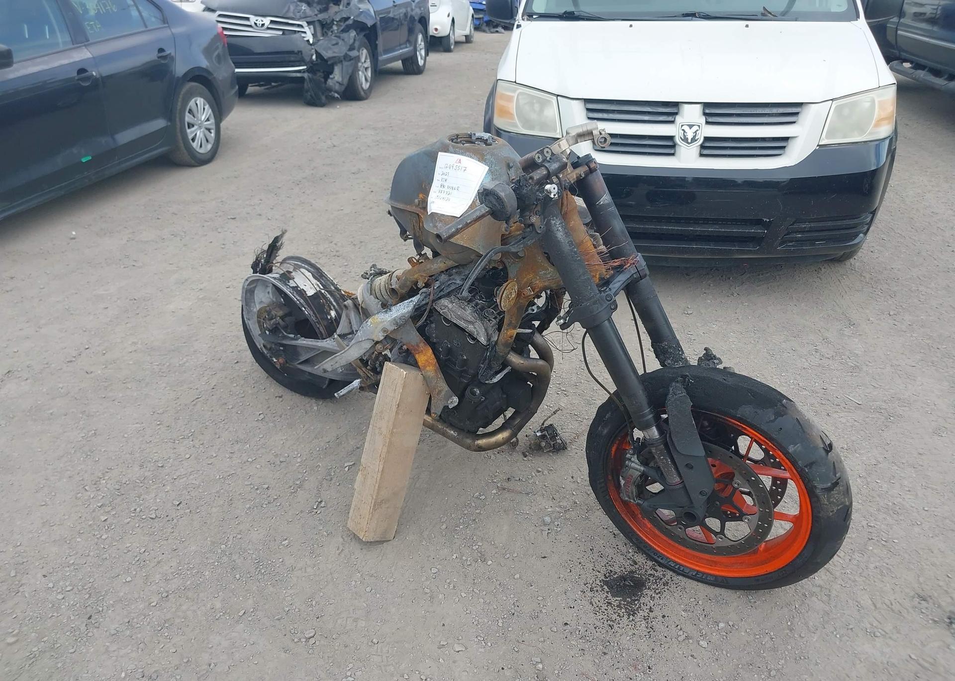 2023 KTM 890 DUKE R