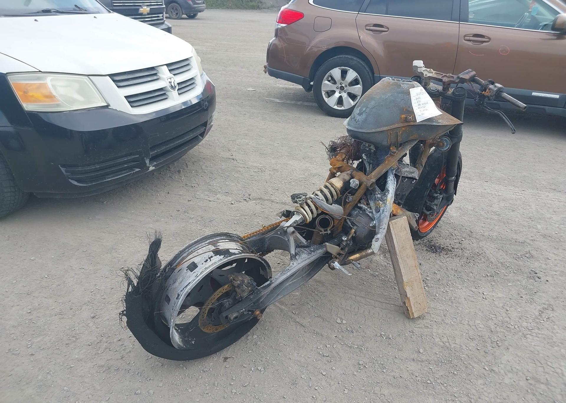 2023 KTM 890 DUKE R