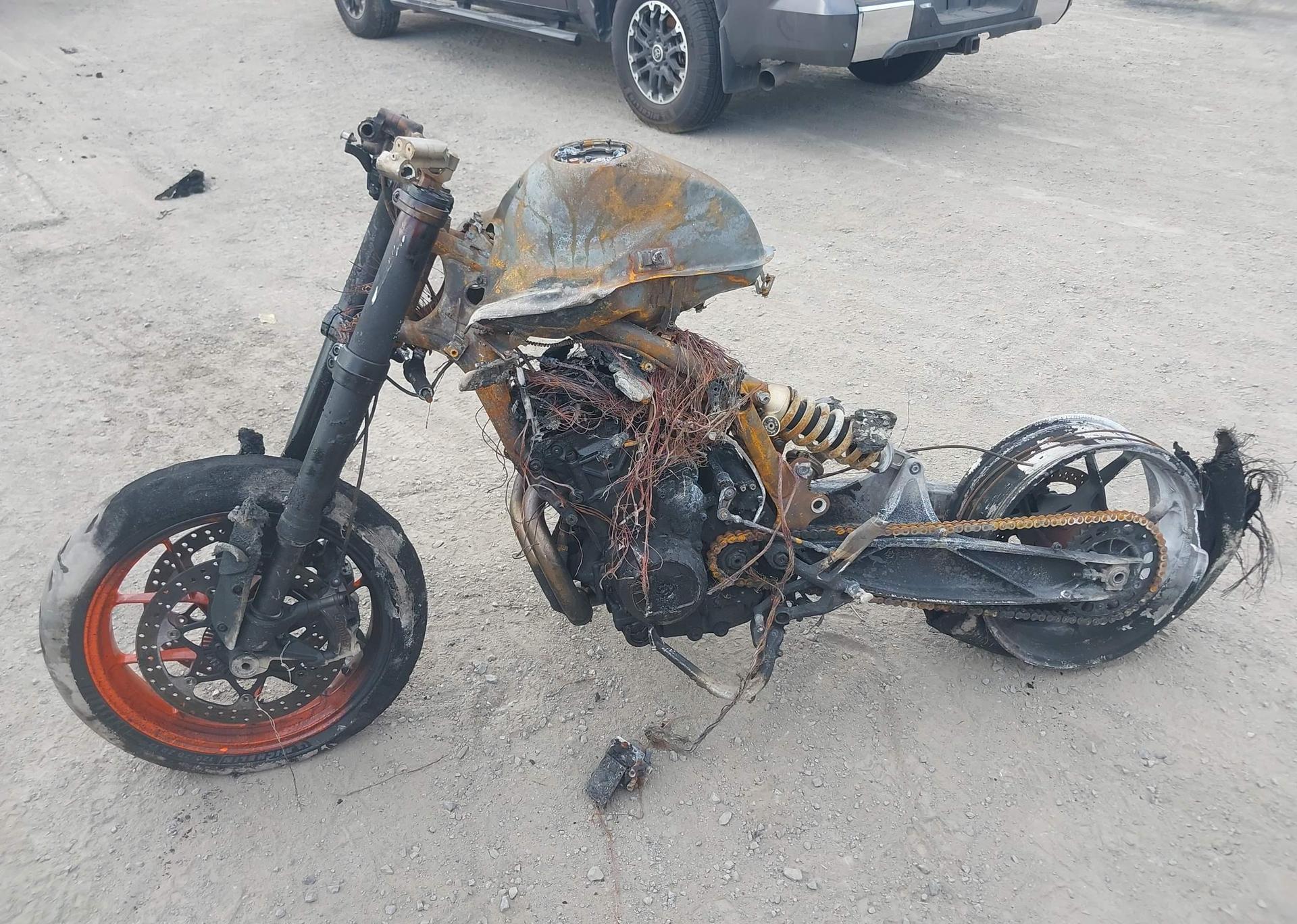 2023 KTM 890 DUKE R