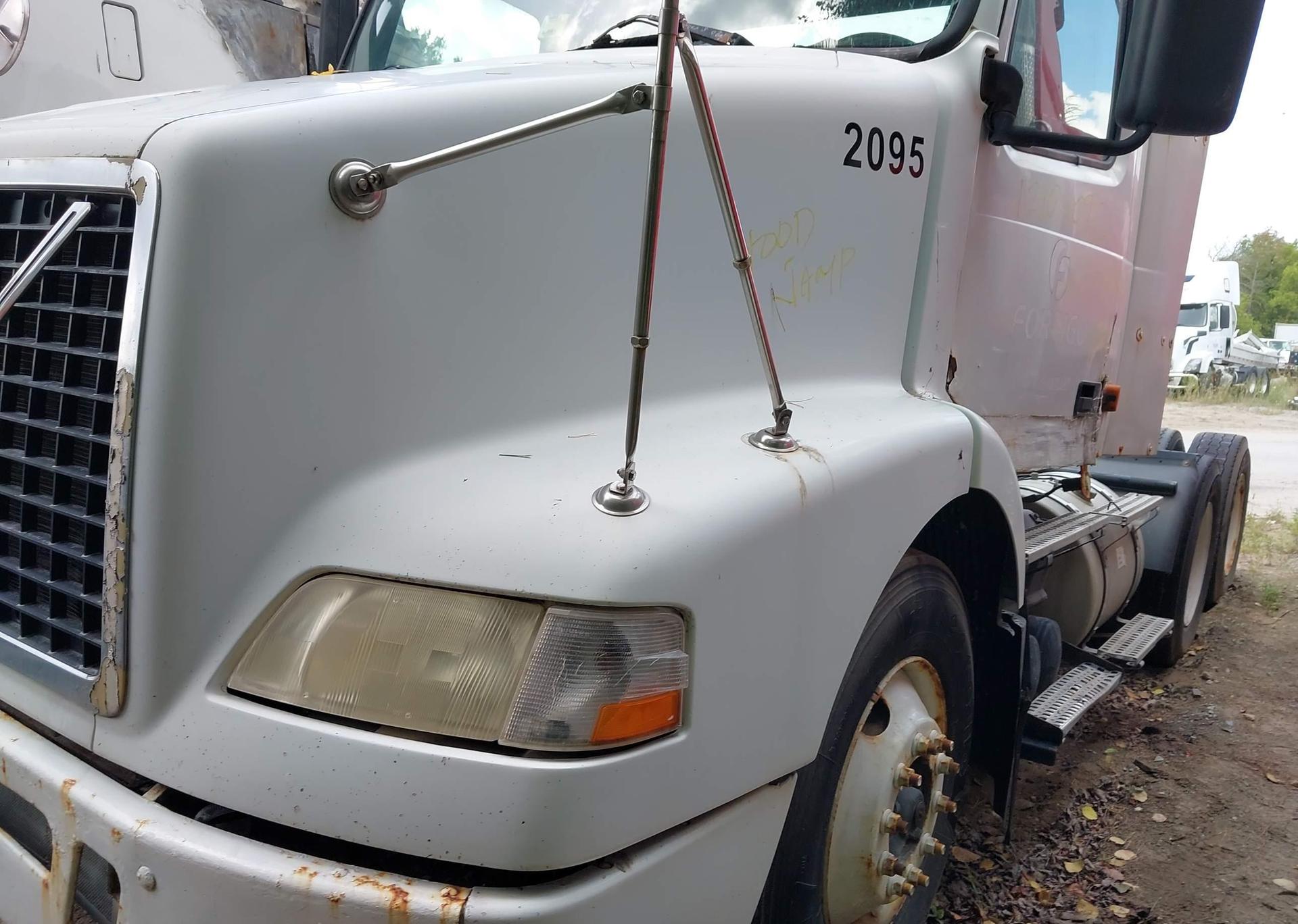 2007 VOLVO VN VNM