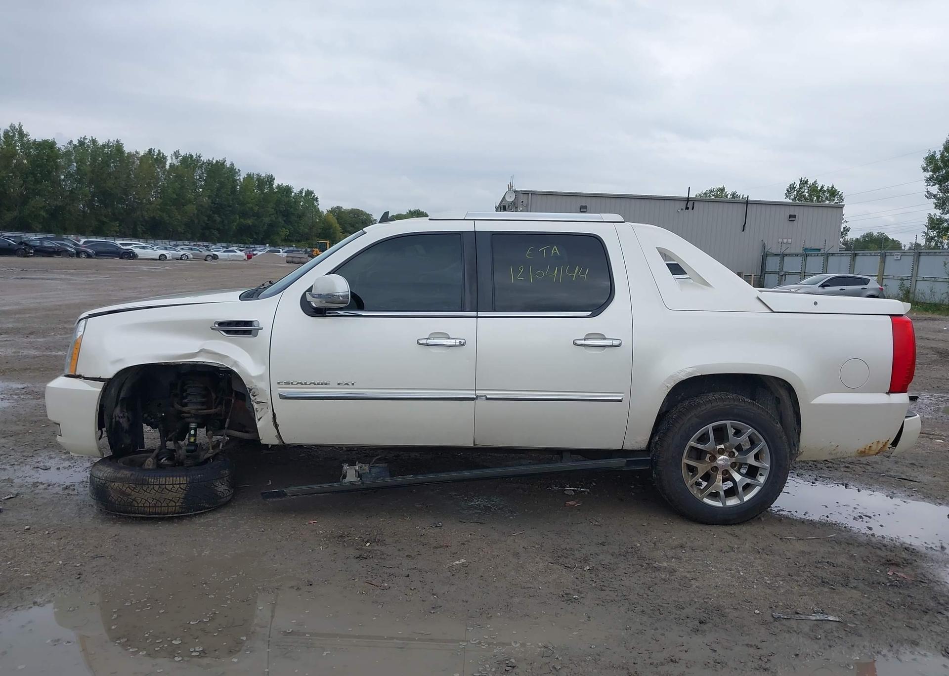 2010 CADILLAC ESCALADE EXT
