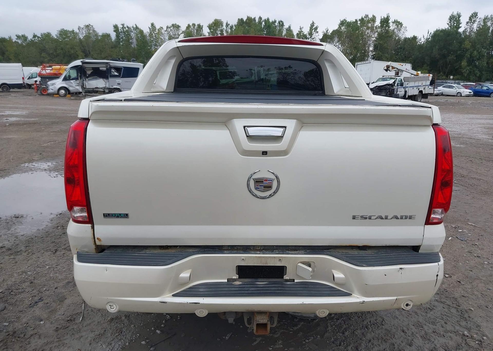 2010 CADILLAC ESCALADE EXT