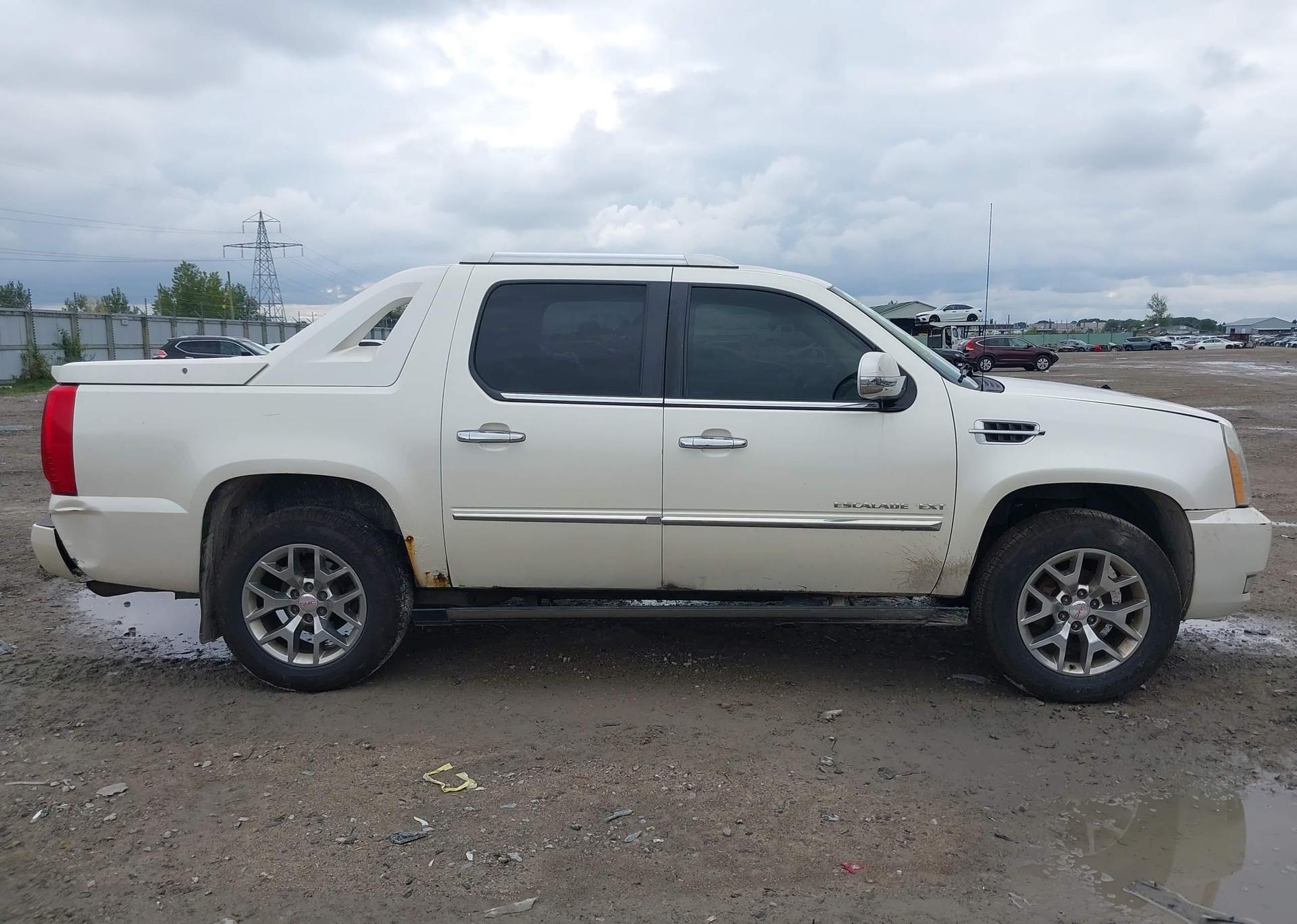 2010 CADILLAC ESCALADE EXT