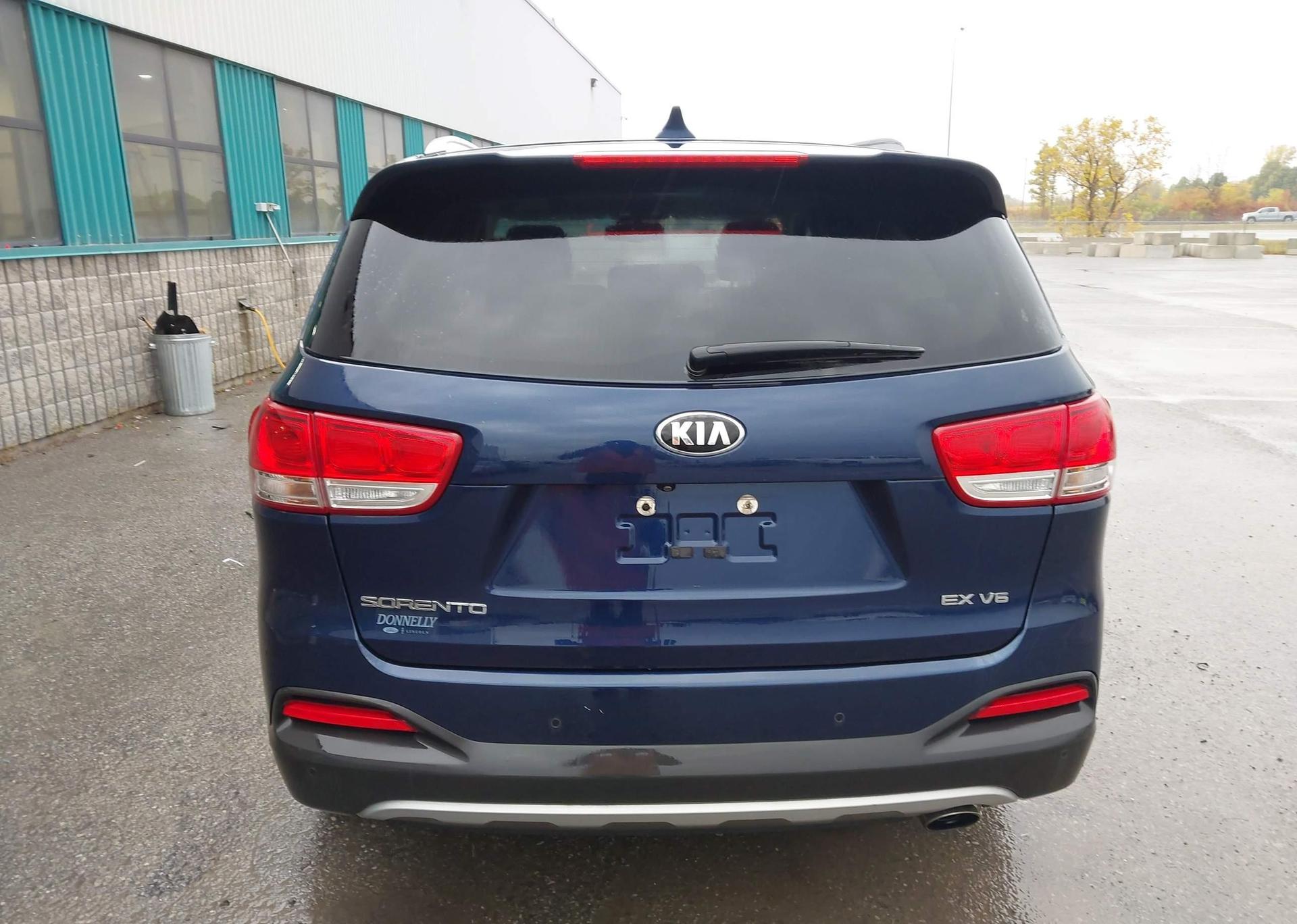 2017 KIA SORENTO EX