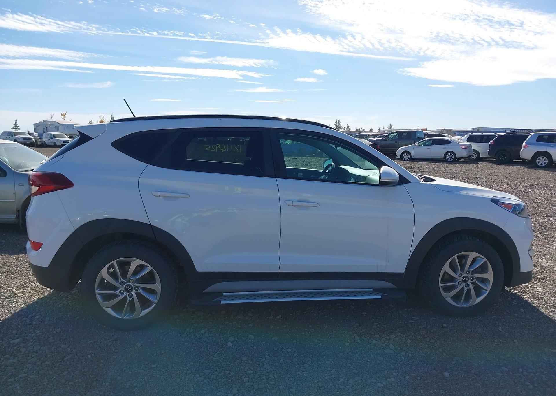 2017 HYUNDAI TUCSON SE